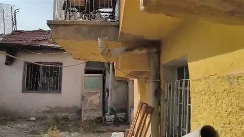 Yaşlı Adam Hırsızlar Tarafından Darbedildi