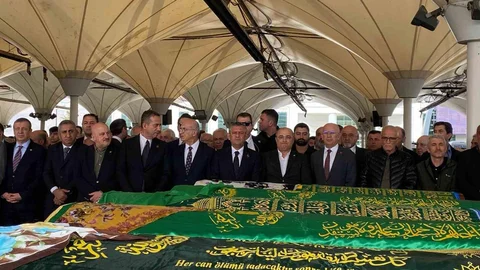 CHP Genel Başkanı Özel Cenazeye Katıldı