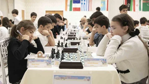 Mersin'de Satranç Turnuvası Başladı