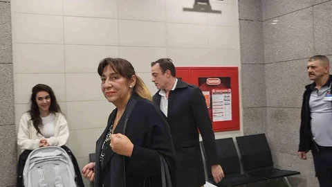 Melek Baykal Boşanma Davasında Tanık