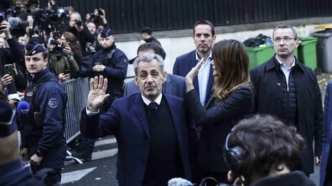 Eski Fransa Cumhurbaşkanı Sarkozy Serbest Bırakıldı