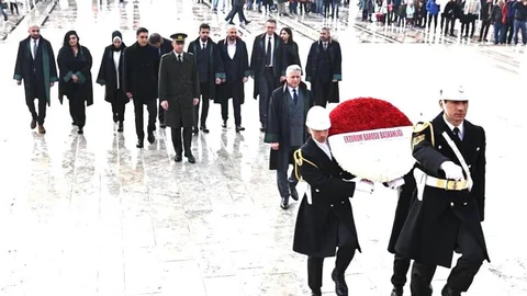Erzurum Barosu Anıtkabir'de Ziyaret Gerçekleştirdi