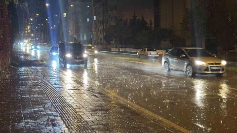 Edirne'de Sağanak Yağış Etkili Oldu