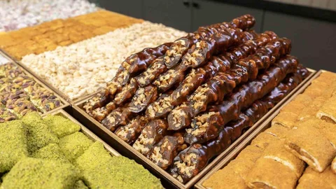 Adana'da Cevizli Pekmezli Sucuk Talebi Arttı