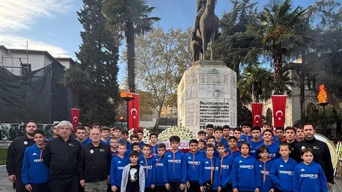 Bursa'da Ata'ya Saygı