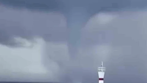 Bozcada'da Denizde Hortum Oluştu