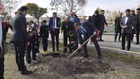 Bulanık'ta 3 Bin Fidan Dikildi