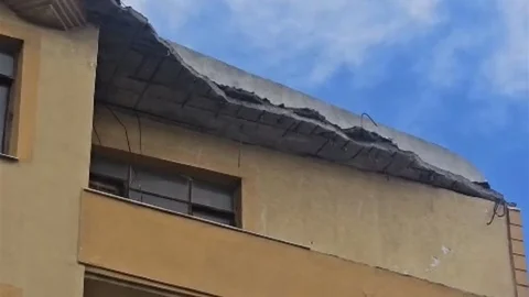 Gelibolu'da Bina Çatı Çöktü