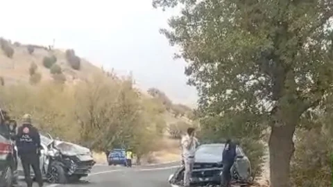 Adıyaman'da İki Araç Çarpıştı
