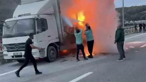 Kuzey Marmara Otoyolu'nda Kamyon Yangını