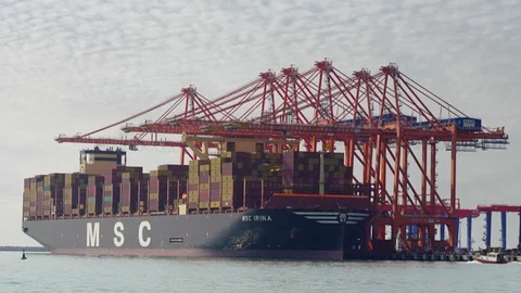 Mersin Limanı'na Dünyanın En Büyük Gemilerinden Biri Geldi: Tam 400 Metre!