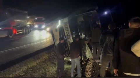 Osmaniye'de Otobüs Devrildi