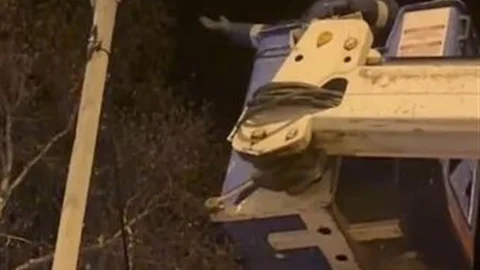 Kediyi Direkten Kurtarma Operasyonu