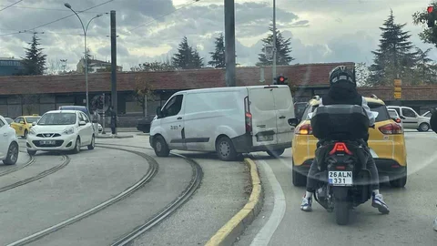 Kırmızı Işıkta Beklemeyen Araç