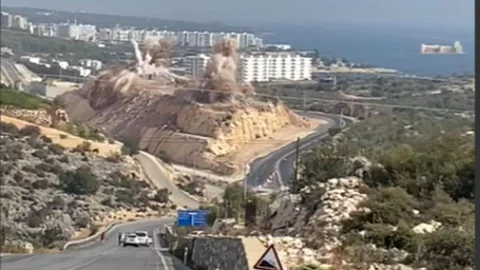 Kızkalesi Otoyol Bağlantı Yolunda Kontrollü Patlatma: Trafik Kapatıldı, Patlatma Anı Anbean Kameraya Yansıdı