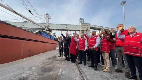 Mersin'de Kızılay İyilik Gemisi Gönderildi