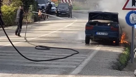 Eceabat'ta Otomobil Yandı