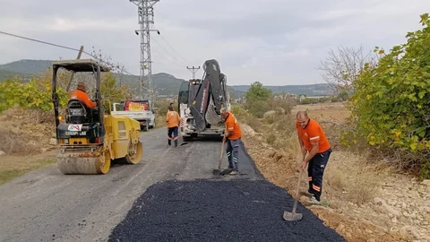 Büyükşehir Belediyesi Ekipleri Tarsus’ta Yol Islah ve Asfalt Yama Çalışmalarına Devam Ediyor
