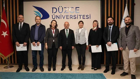 Düzce Üniversitesi'nde Başarı Belgeleri Verildi