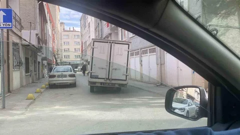 Kamyon Devrilme Tehlikesi Geçirdi