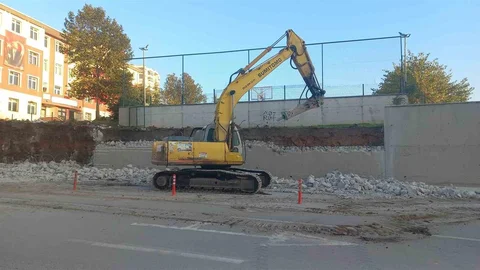 Edirne'de Okul Duvarı Yenileniyor