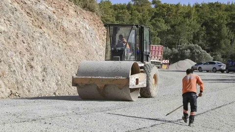 Gülnar'daki Yol Yenileme Çalışmaları