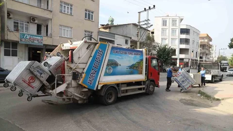 Akdeniz Belediyesi Çöp Konteyner Sayısını Katlıyor: Bakanlık Desteğiyle 275 Konteyner Geldi, 260 Daha Yolda!