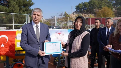 Aladağ’da Üreticilere İlaçlama Makinesi Desteği