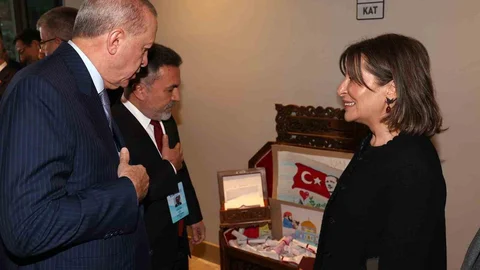 Adana'dan Kardeşlik Sandığı Erdoğan'a Sunuldu