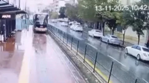 Gaziantep'te Tramvaya Yıldırım Düştü