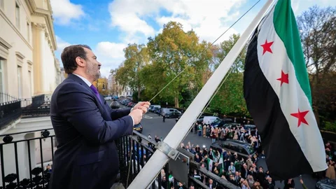 Suriye'nin Londra Büyükelçiliği Yeniden Açıldı