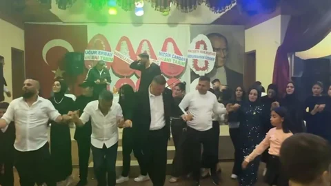 Isparta'da Başkan Özer'in Halay Paylaşımı