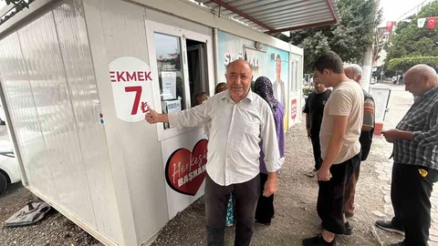 Dörtyol'da Ekmek Kuyruğu