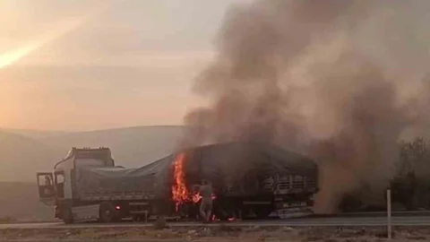Mut'ta Seyir Halindeki TIR Alev Aldı: Erken Müdahale İle Büyümeden Söndürüldü