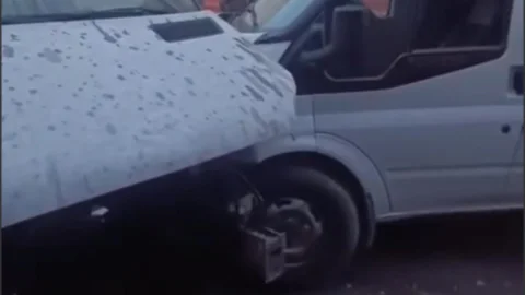 Minibüs, Tırmıl Sanayi Sitesine Tamire Geldi... Park Halindeyken Zincirleme Kazaya Karıştı: 3 Araç Hasarlı!