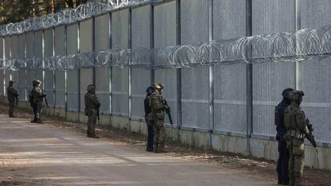 Polonya Belarus Sınırında Yeni Bariyer