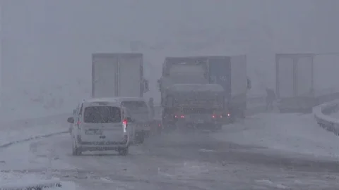 Kop Dağı Geçidi Beyaza Büründü