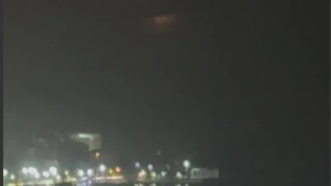 Mersin'de Gece Semalarda Görülen Gizemli Işık Sosyal Medyada Tartışma Yarattı