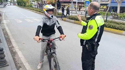 Antalya'da Trafik Polisi Uyarısı