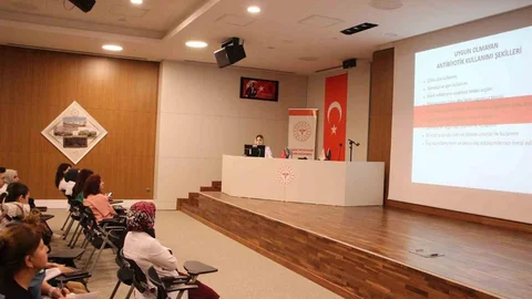 Elazığ'da Antimikrobiyal Farkındalık Etkinliği