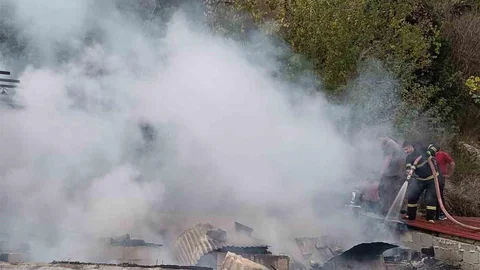 Yayladağı’nda Metruk Ev Yangını