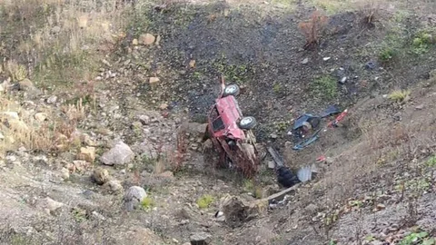 Sinop'ta Uçuruma Yuvarlanan Araç