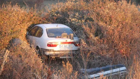 Beyşehir'de Araziye Savrulan Otomobil