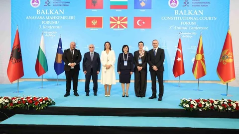 Antalya'da Anayasa Mahkemesi Forumu Toplandı