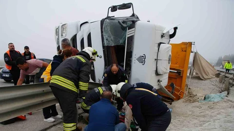 Edirne'de Tır Devrildi