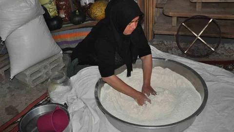 Kışlık Yufka Ekmeği Geleneği Niğde'de Yaşatılıyor