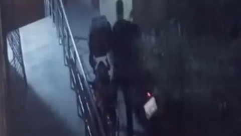 Toroslar'da Gece Vakti Motosikleti Çaldı, Motosiklet Çalışmayınca Parçaladı ve Kaçtı!