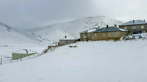 Başkale'de Kar Yağışı Etkili Oldu