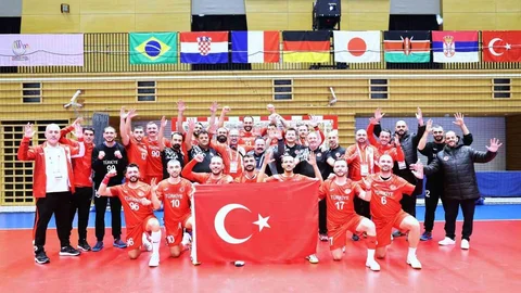 Futbol ve Hentbol Takımları Tokyo'da Başarılı