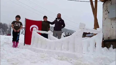 Kızılma'da Kardan Köprü Yapıldı